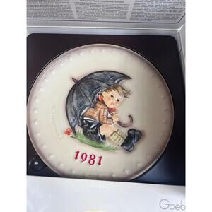 Vintage Goebel M.I. Hummel 1981 Annual Plate HUM 274 Umbrella Boy West Germany